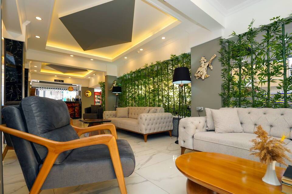 Miss Cleopatra Hotel 5