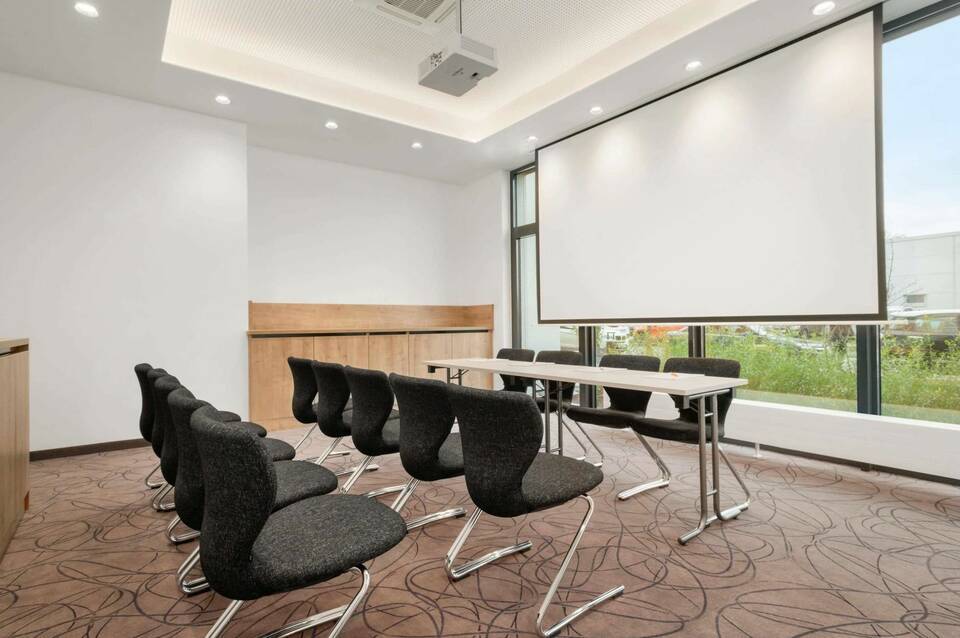 Super 8 by Wyndham Munich City North 3