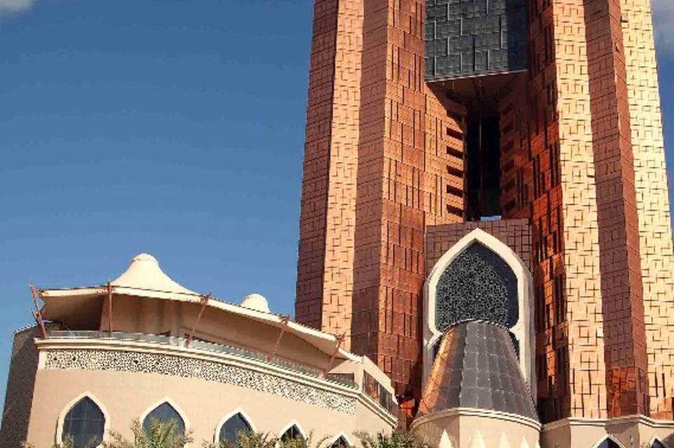Bab Al Qasr 1