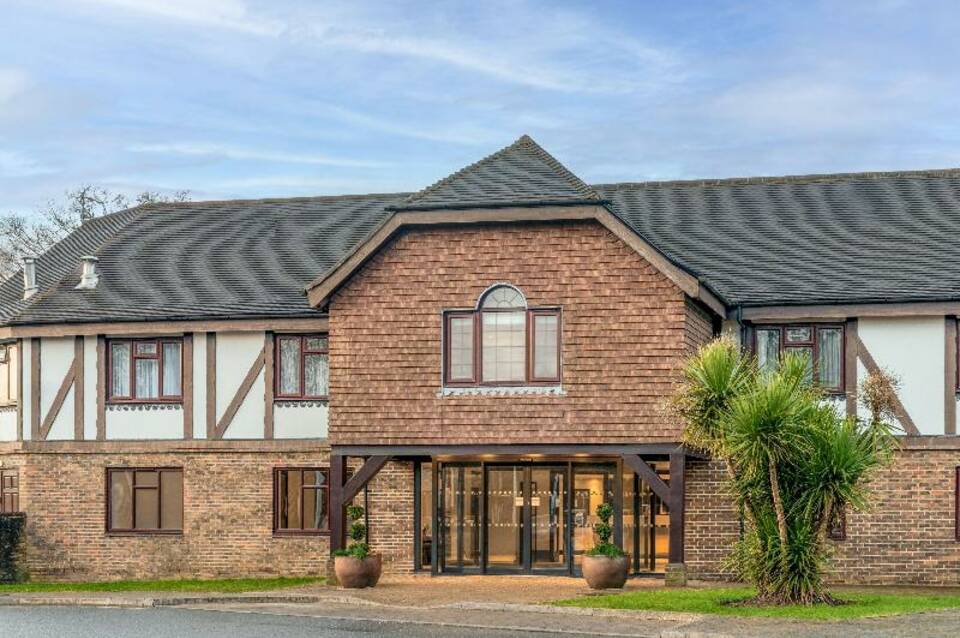 Elite Venue Selection Felbridge - Gatwick 1
