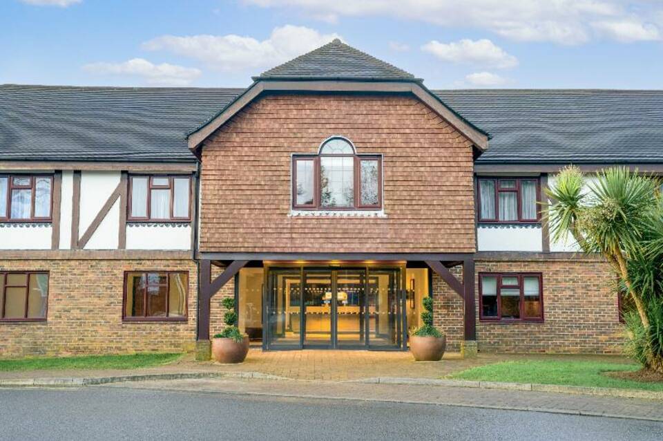 Elite Venue Selection Felbridge - Gatwick 2
