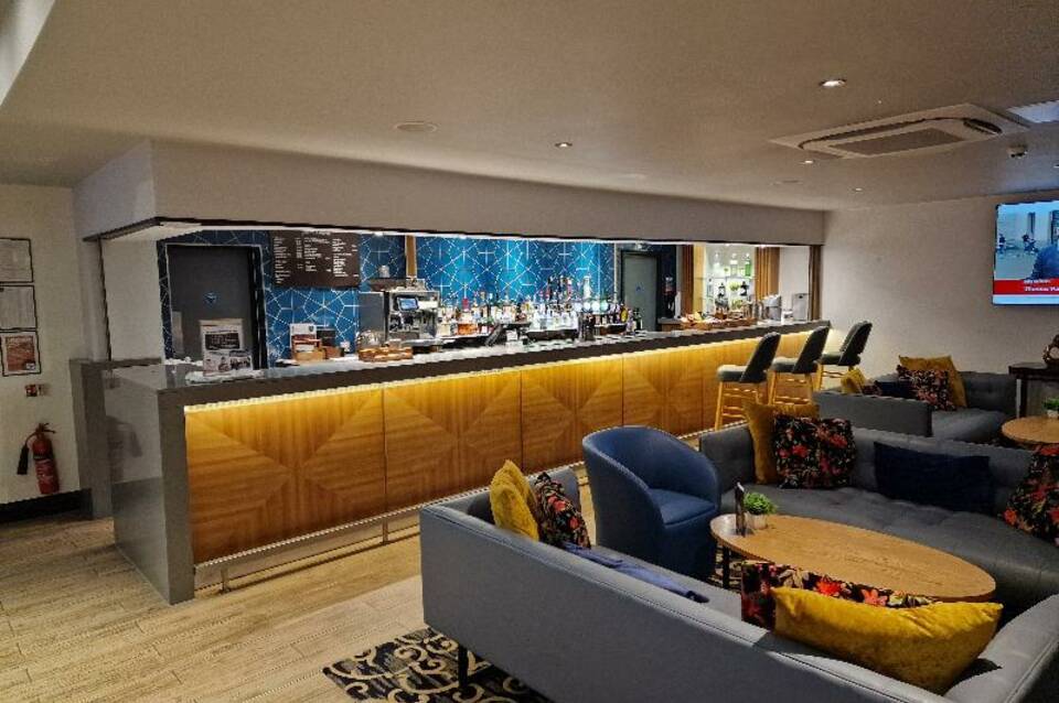 Elite Venue Selection Felbridge - Gatwick 4