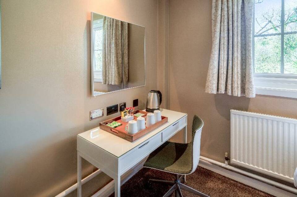 Airport Inn Manchester Hotel & Spa 5