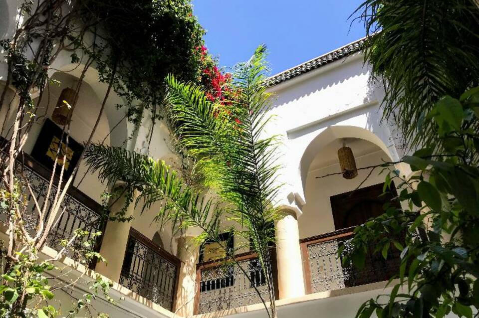 Dar Zaman 1