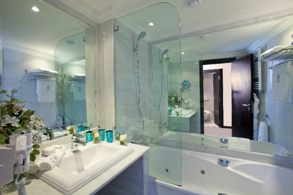 Art Palace Suites & Spa 3
