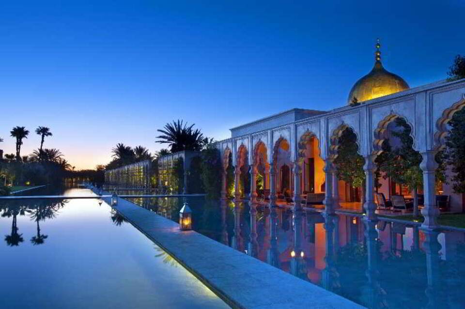 Palais Namaskar 1