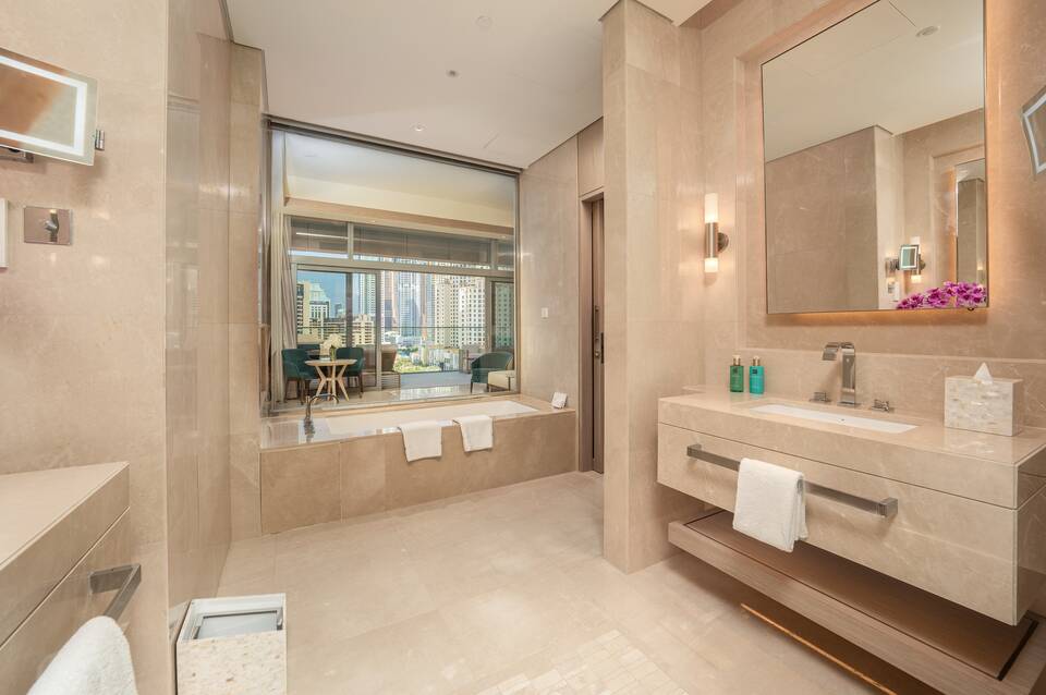 FIVE Luxe 4