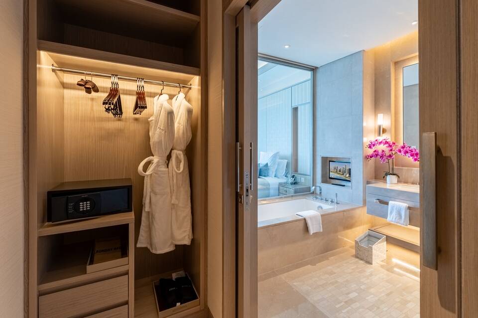 FIVE Luxe 5