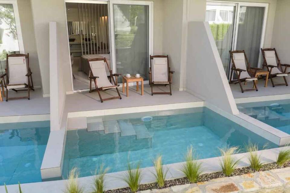 Golden Coast Suites 2
