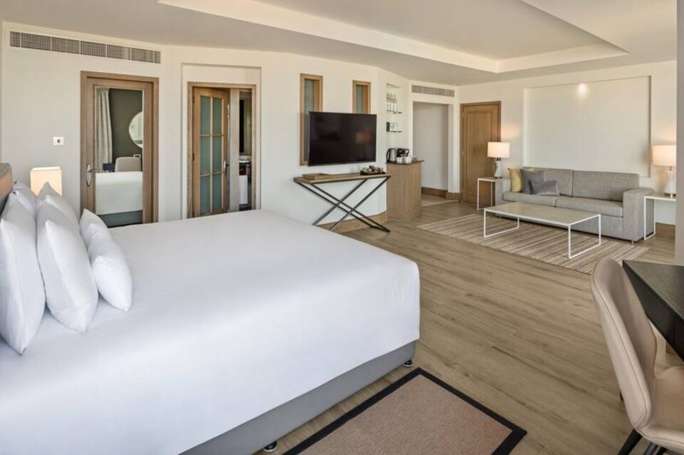 JA Beach Hotel 3