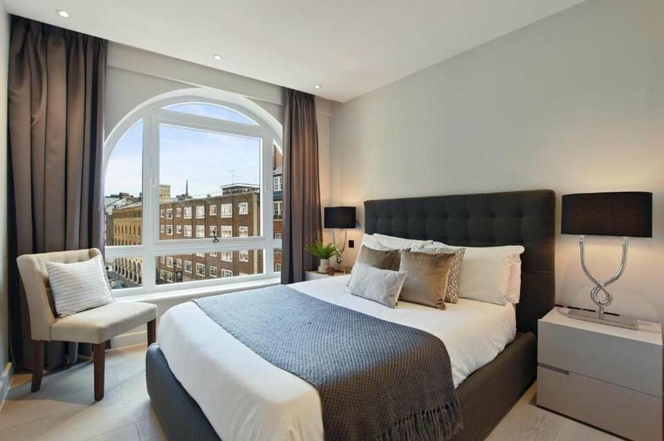 Vauxhall Bridge by Q Apartments 1