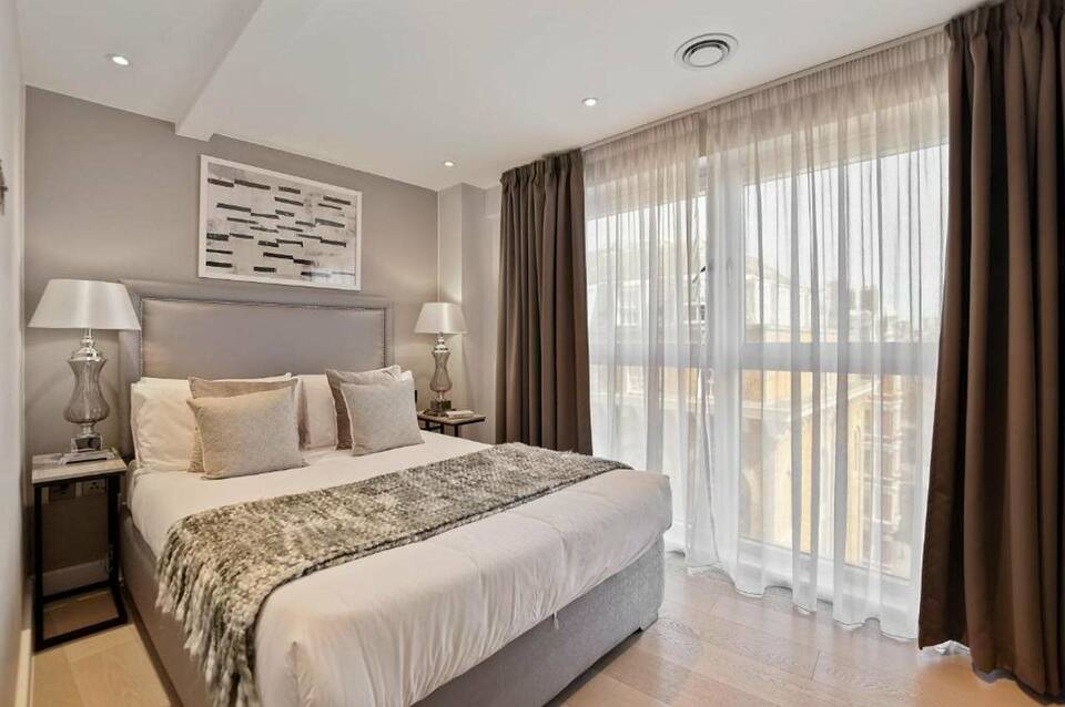 Vauxhall Bridge by Q Apartments 2