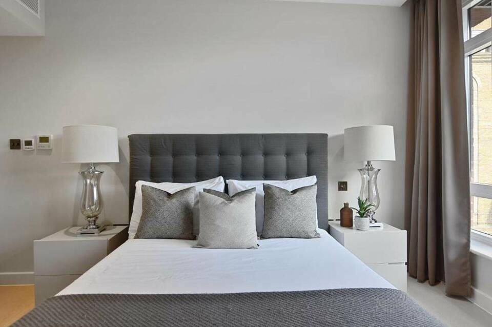 Vauxhall Bridge by Q Apartments 3
