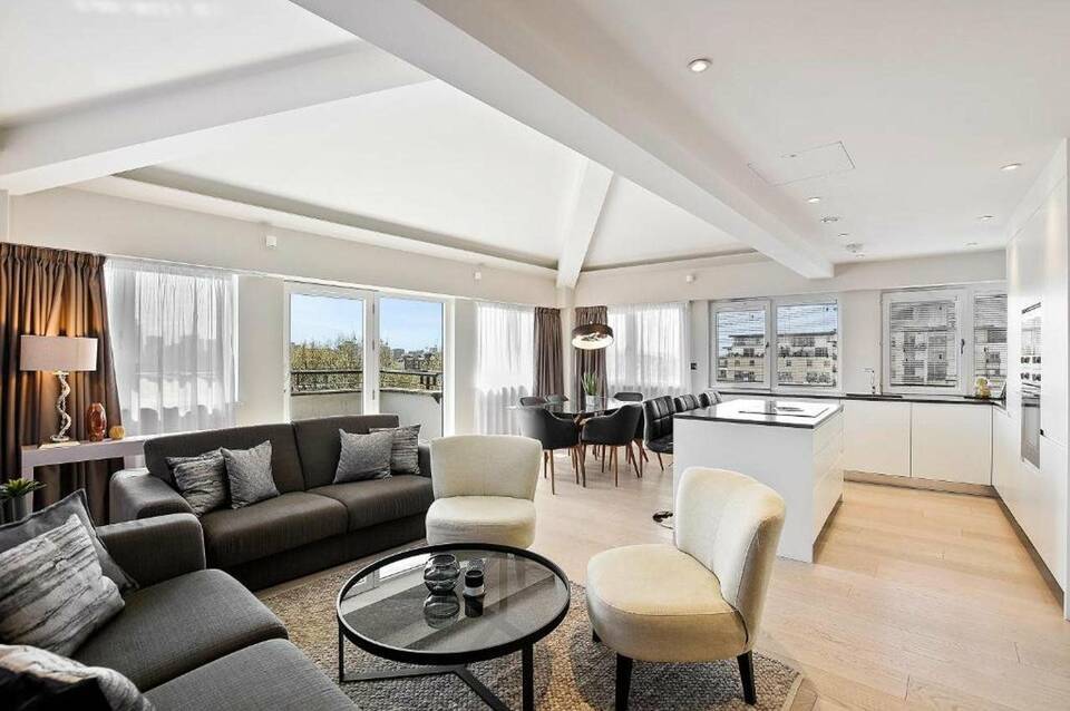 Vauxhall Bridge by Q Apartments 4