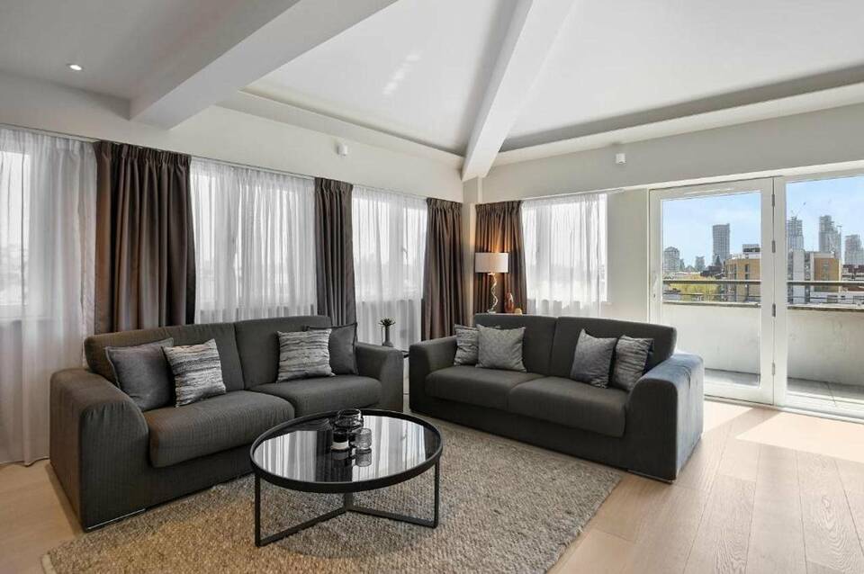 Vauxhall Bridge by Q Apartments 5