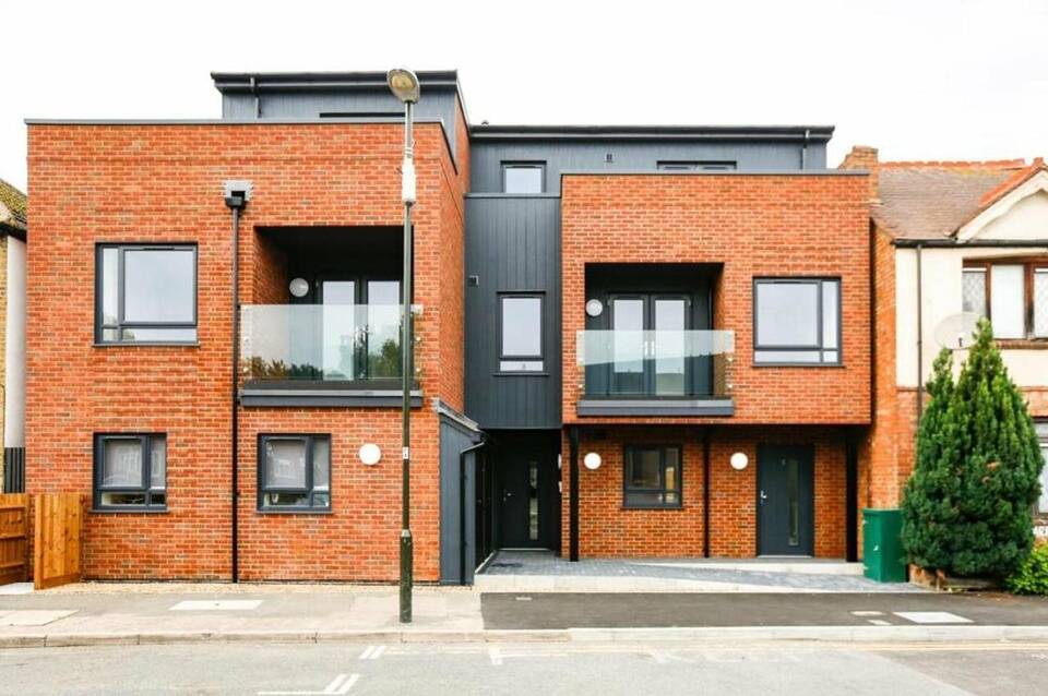 Hybrid Resi - Mitcham 1