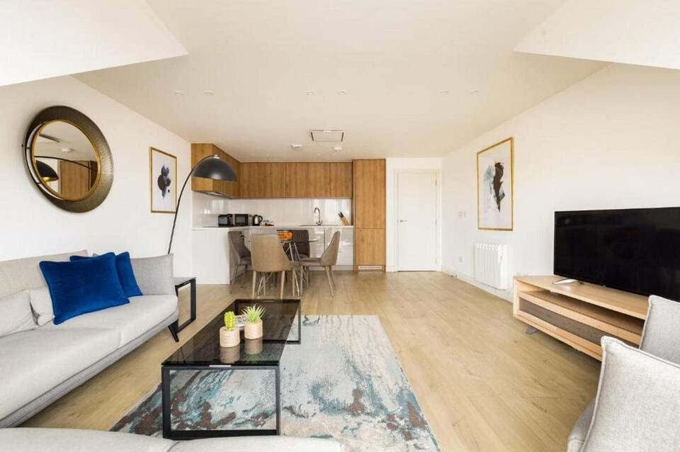 Charles Hope Apartments Heathrow South 3
