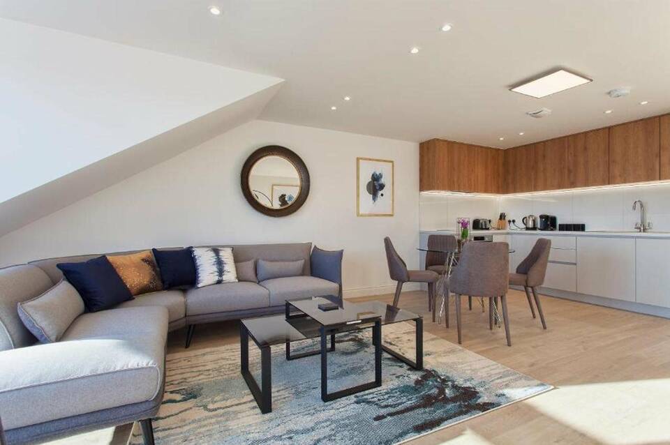 Charles Hope Apartments Heathrow South 4