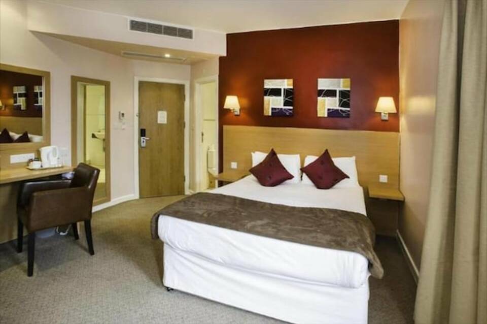 The Luton Hotel 4