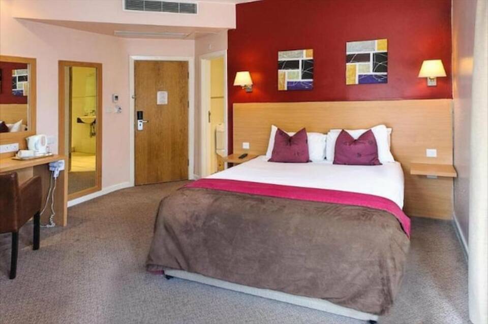 The Luton Hotel 5