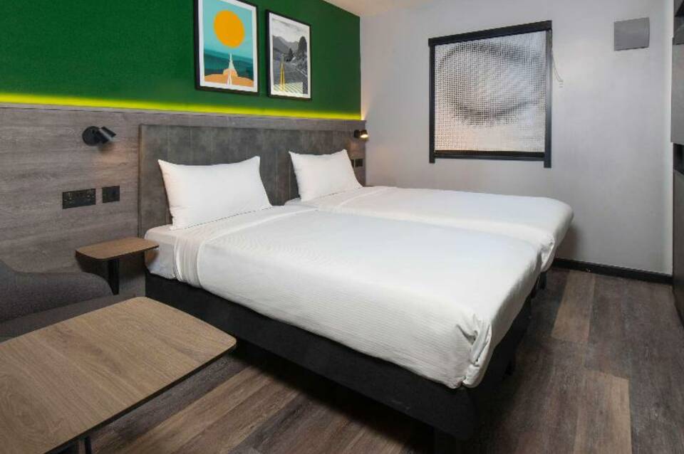 ibis Styles London Gatwick Airport 1