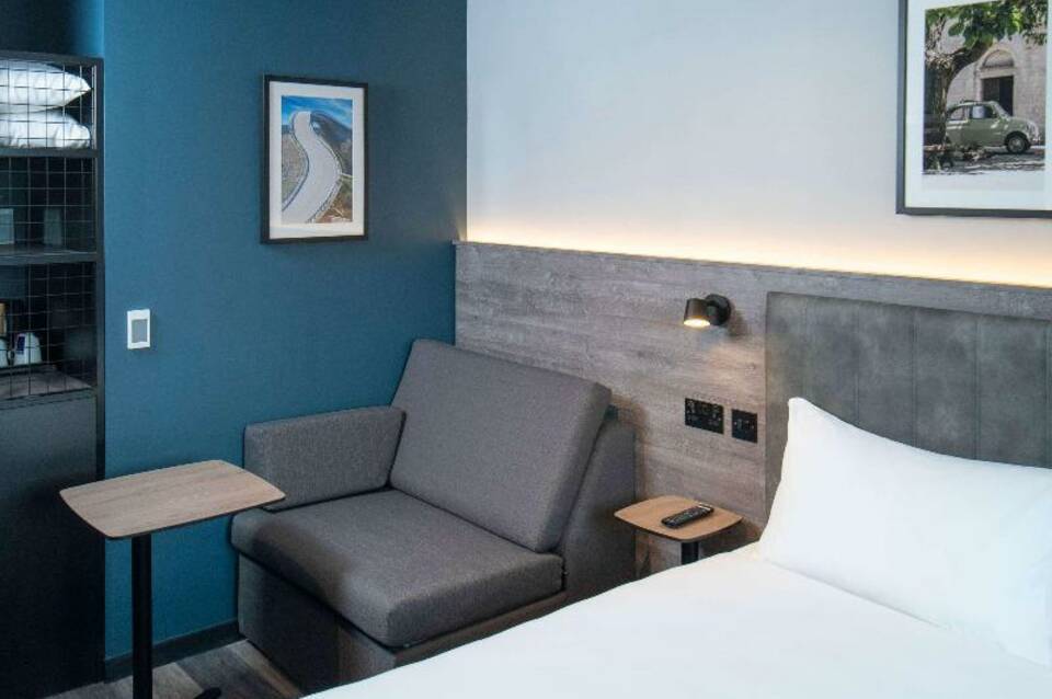 ibis Styles London Gatwick Airport 2