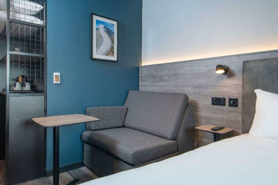 ibis Styles London Gatwick Airport 3
