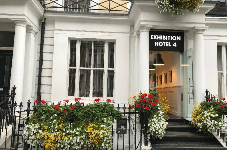 Exhibition Court 4 3