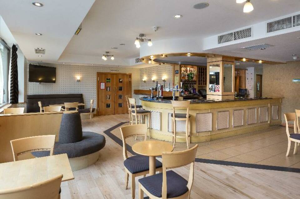 Wembley International Hotel 4
