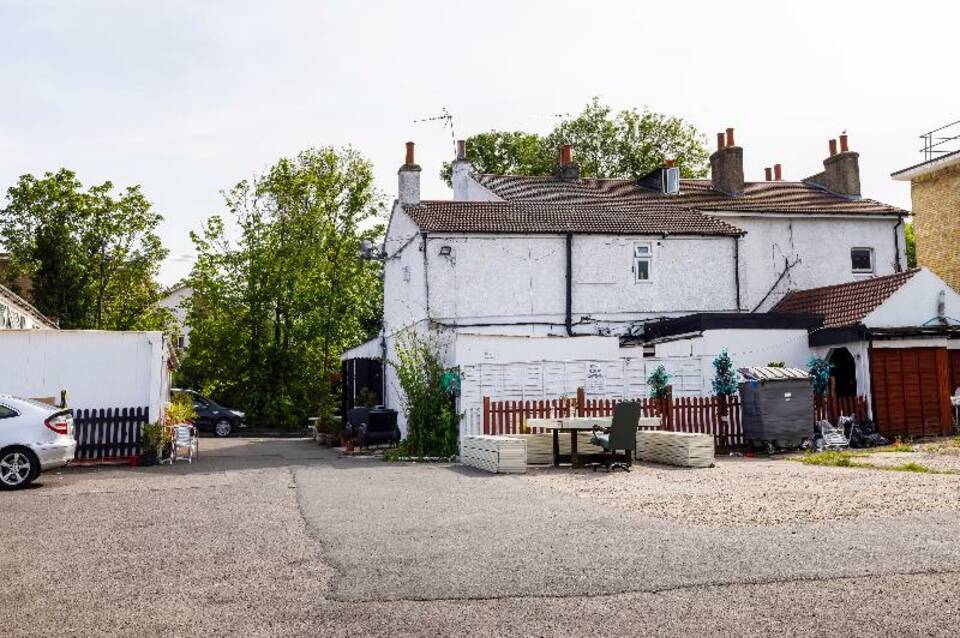 Old Oak Tree Inn 2