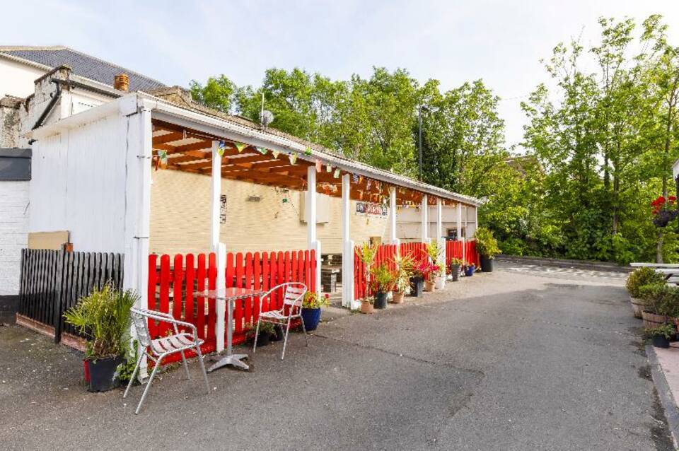 Old Oak Tree Inn 3