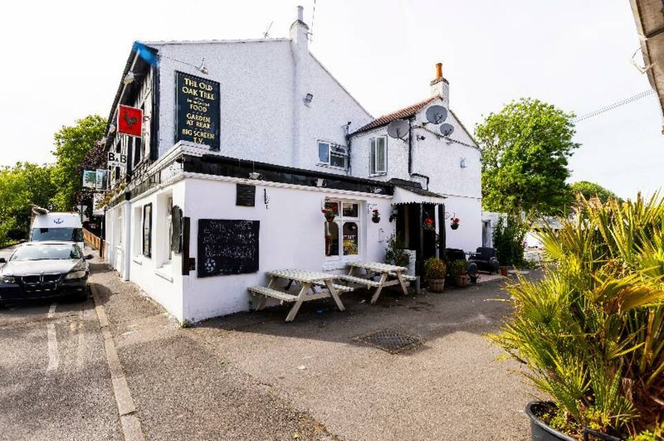 Old Oak Tree Inn 4
