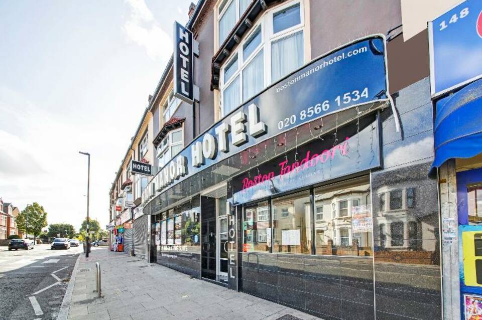 OYO Bostons Manor Hotel, Hanwell London 3