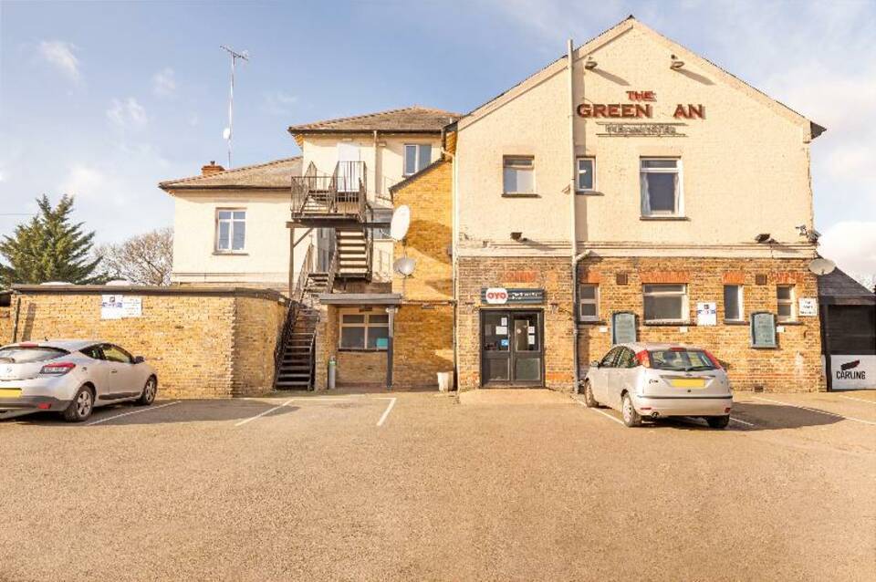 OYO The Green Man Pub And Hotel 1