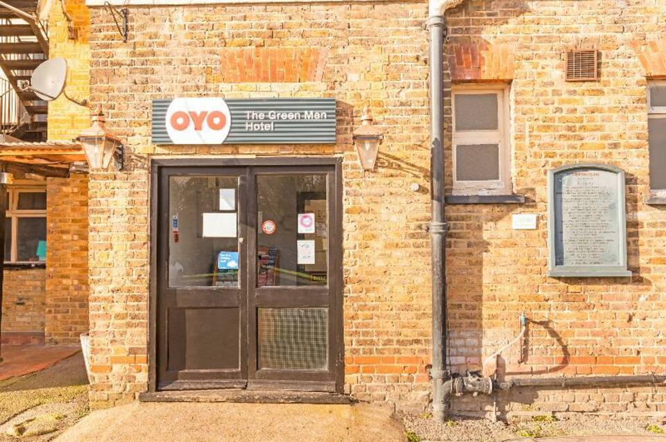 OYO The Green Man Pub And Hotel 4