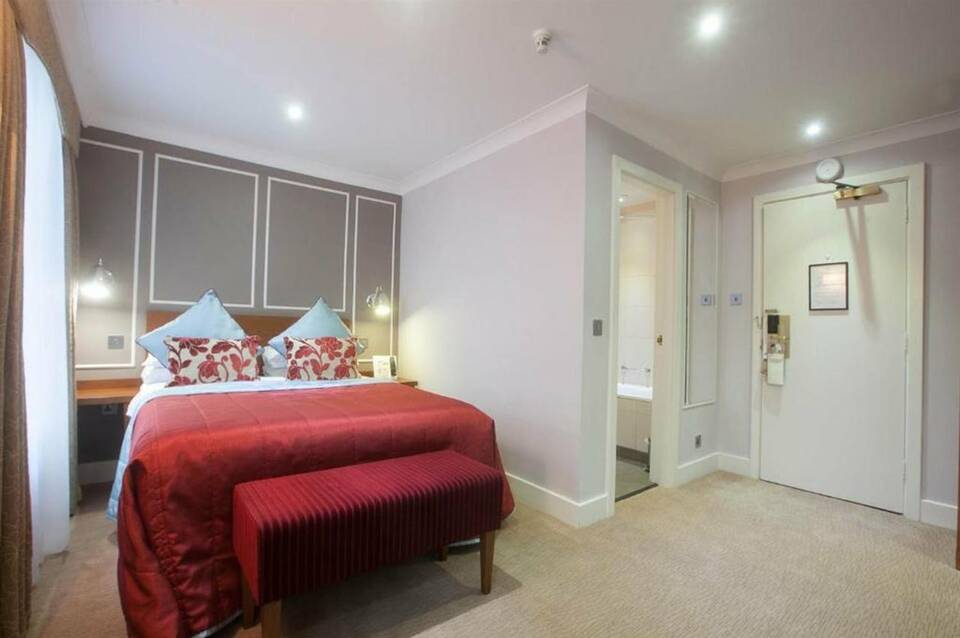 London Chigwell Prince Regent Hotel, BW Signature Collection 4