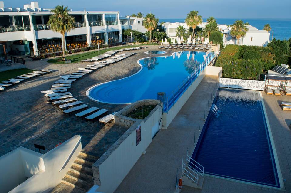 Theo Sunset Bay Hotel 2