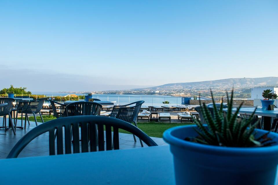 Theo Sunset Bay Hotel 3