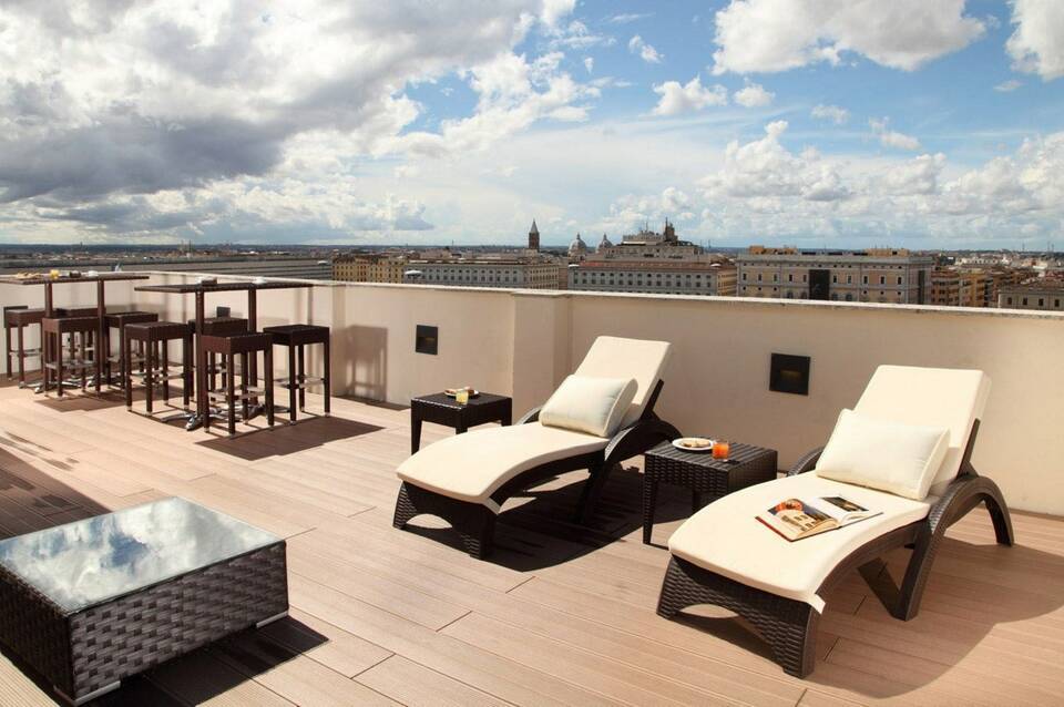 The Independent Hotel 4