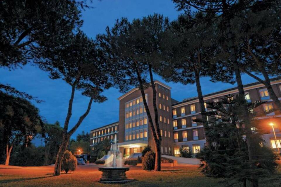ELE Green Park Hotel Pamphili 1