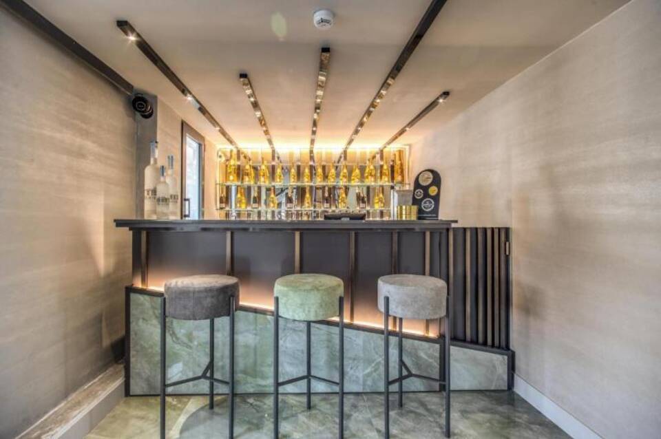 Hotel 77 4