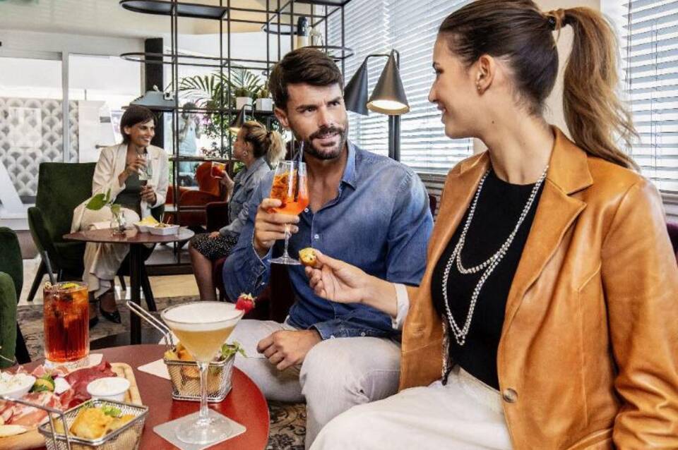 Adesso Hotel 5