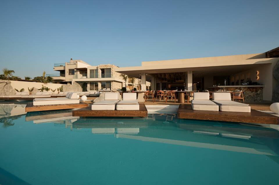UZENIE All Suites Boutique Resort 2