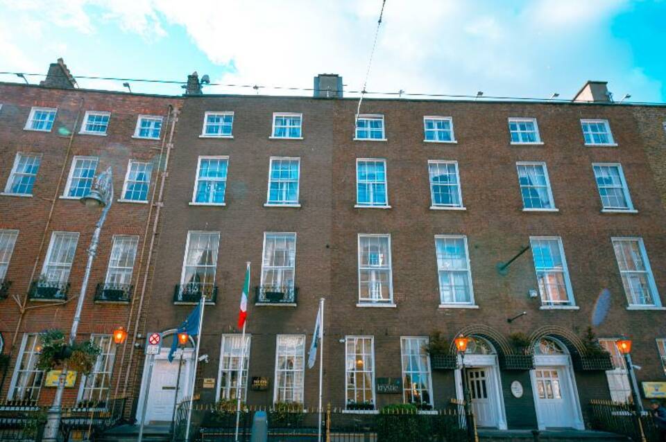 Russell Court 4
