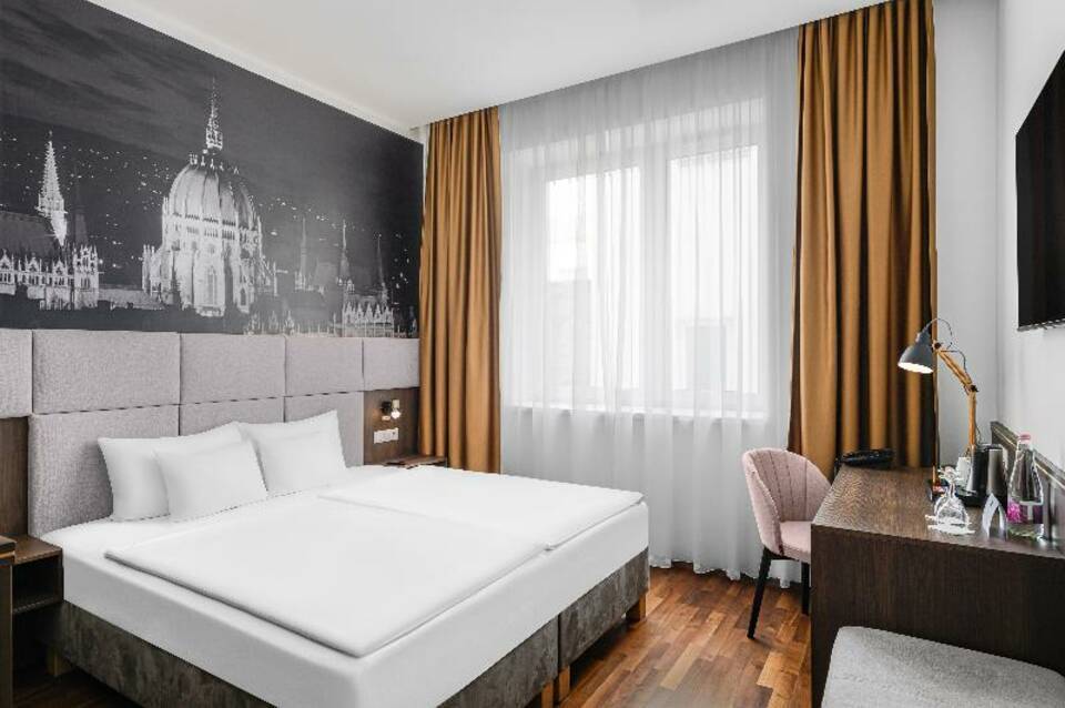 12 Revay Hotel 1
