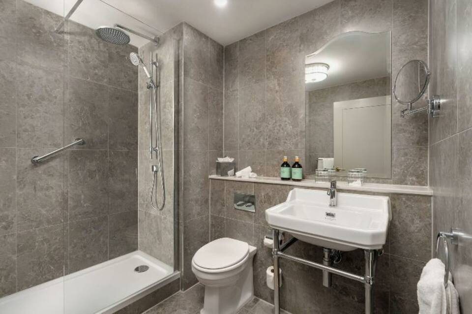 Brooks Hotel 5