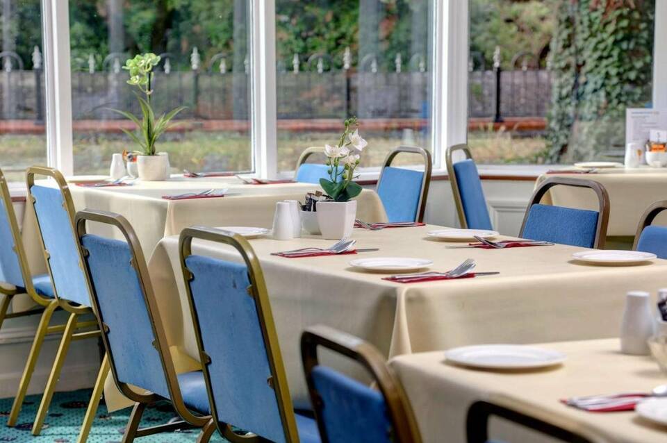 Sure Hotel by Best Western Reading 2
