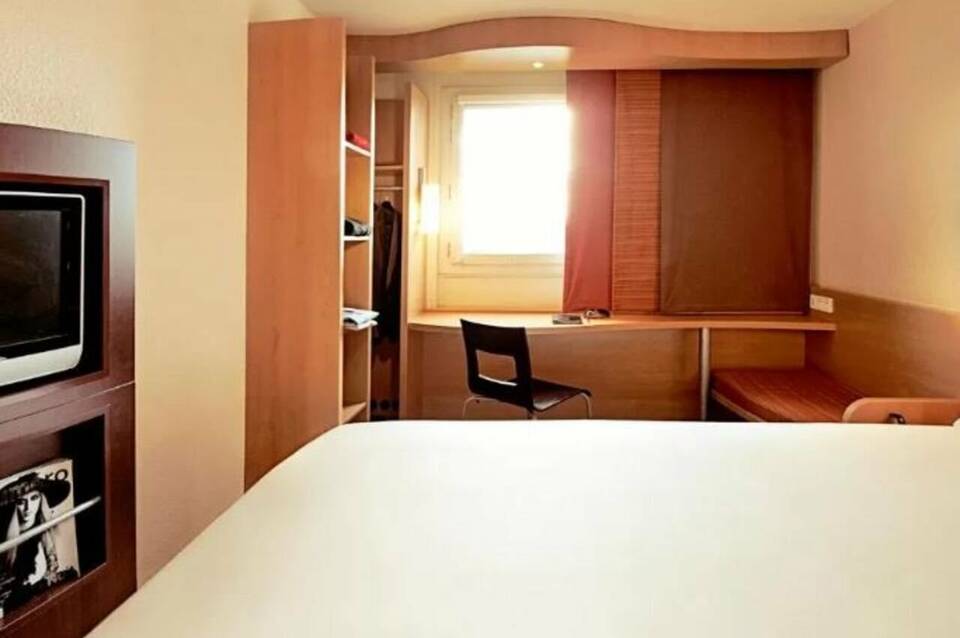 ibis Barcelona Santa Coloma 4