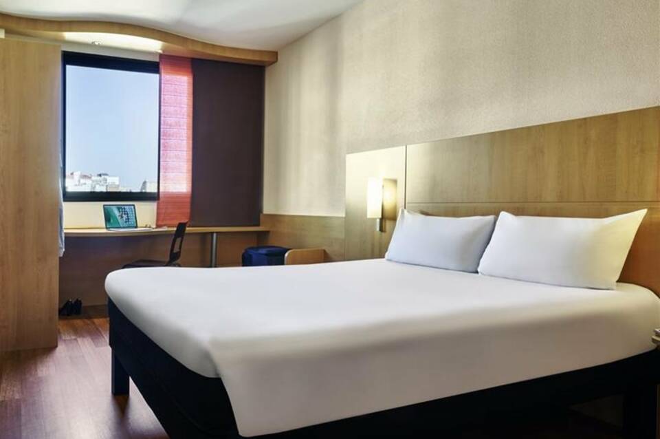 ibis Barcelona Centro (Sagrada Familia) 3