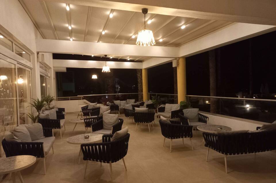 Irina Beach Hotel 4